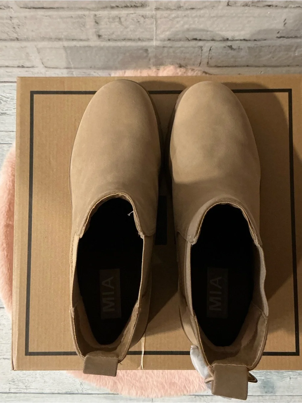 MIA Ivy Lug Sole Women’s Size 8.5 Chelsea Boot